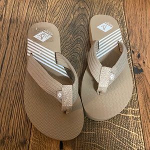 Sperry flip flops